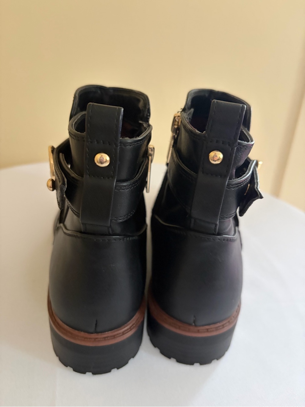 Tommy Hilfiger Black Leather Strap Ankle Boots with Gold Logo - Picture 4 of 7